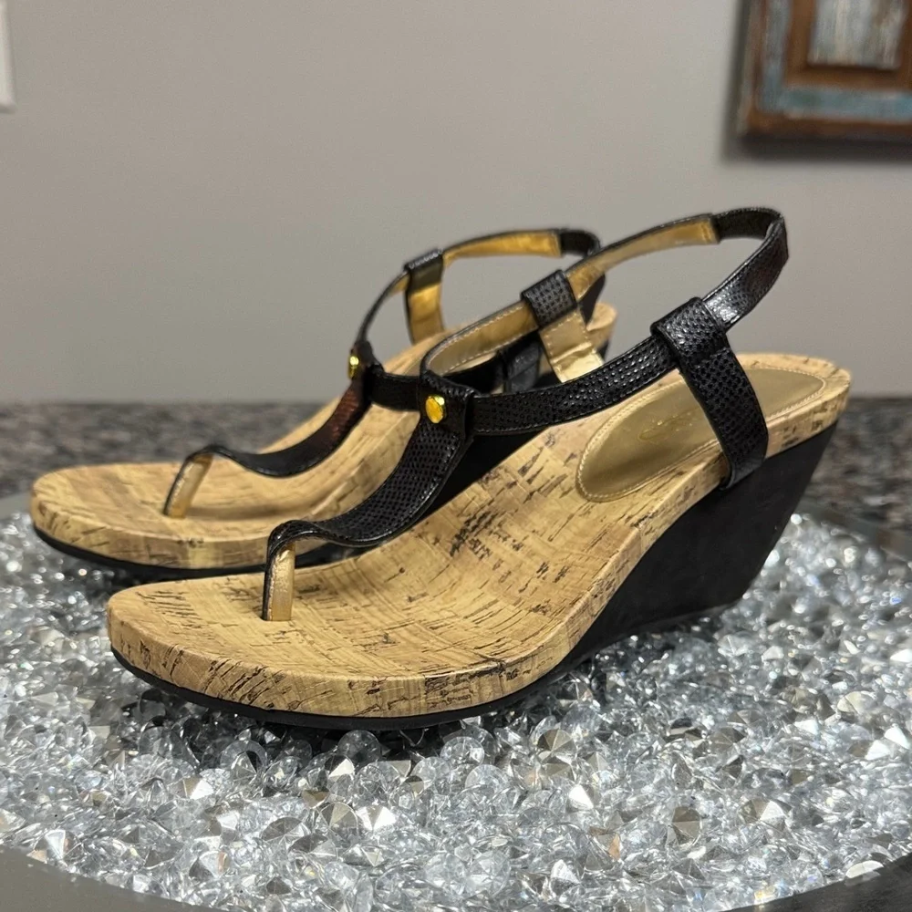 Chaps Raevyn thong Black Cork Wedge Sandals EUC 7.5
